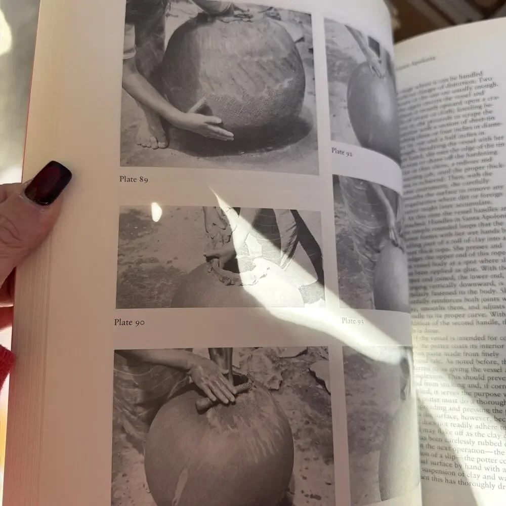 The Traditional Pottery‎ of Guatemala Hardcover Ruben Reina & Robert M. HILL